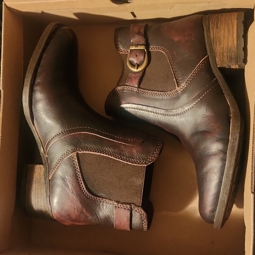 Born Womens Mohan 👢 Booties